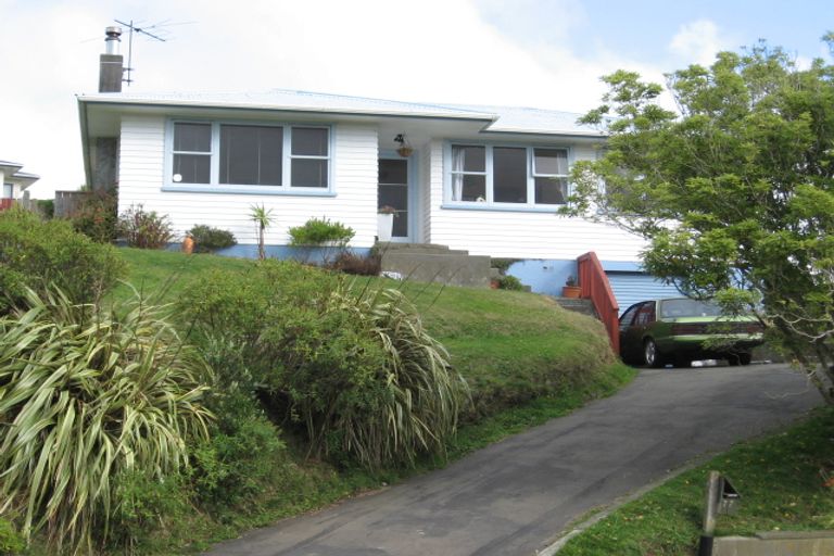 Photo of property in 77 Kenmore Street, Newlands, Wellington, 6037
