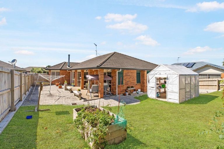 Photo of property in 20 Mandalay Place, Waiuku, 2123