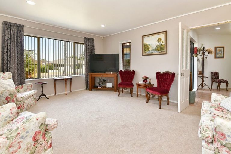 Photo of property in 110 Lakeside Drive, Orewa, 0931