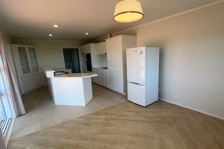 Photo of property in 3 Copperfield Terrace, Mellons Bay, Auckland, 2014