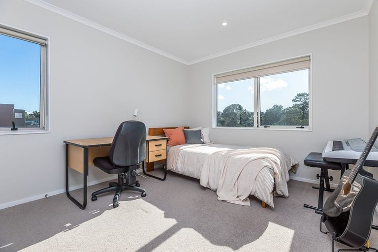 Photo of property in 14 Manutewhau Road, Massey, Auckland, 0614