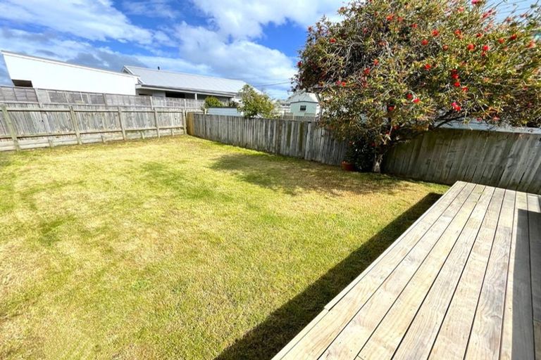 Photo of property in 109 Onepu Road, Lyall Bay, Wellington, 6022