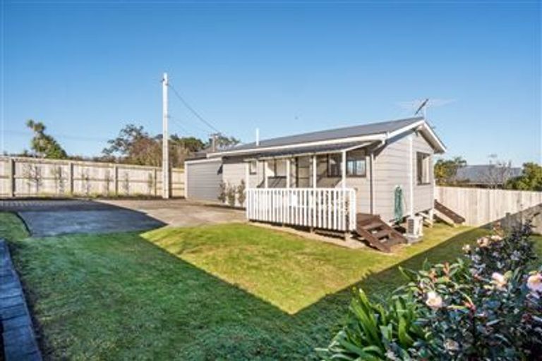 Photo of property in 1/18 Glenfield Road, Birkenhead, Auckland, 0626
