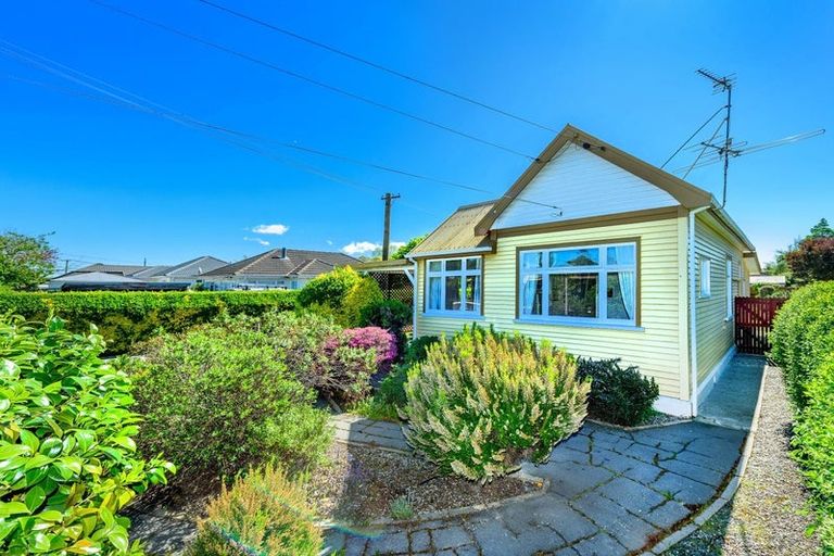 Photo of property in 36 Aorangi Road, Bryndwr, Christchurch, 8053