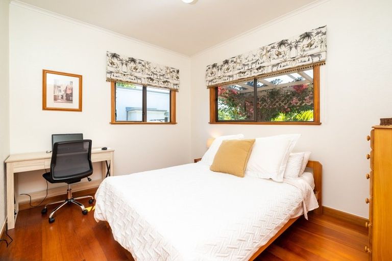 Photo of property in 61 Napier Terrace, Hospital Hill, Napier, 4110