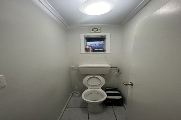 Photo of property in 25 Ellice Road, Totara Vale, Auckland, 0629