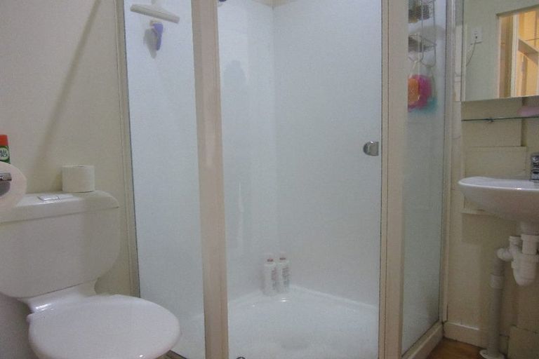 Photo of property in Endeavour Apartments, 19/125u Thorndon Quay, Pipitea, Wellington, 6011