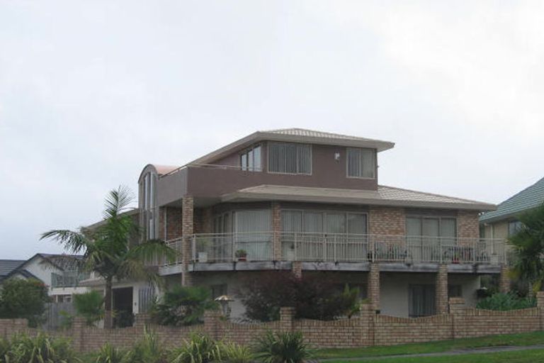 Photo of property in 26 San Bernadino Drive, Henderson, Auckland, 0612