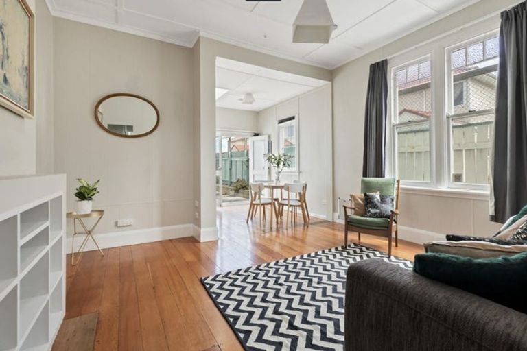 Photo of property in 119 Apu Crescent, Lyall Bay, Wellington, 6022