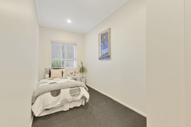 Photo of property in 49a The Esplanade, Eastern Beach, Auckland, 2012