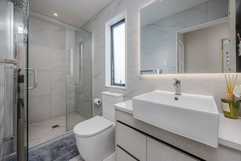 Photo of property in 50e Cascades Road, Pakuranga Heights, Auckland, 2010