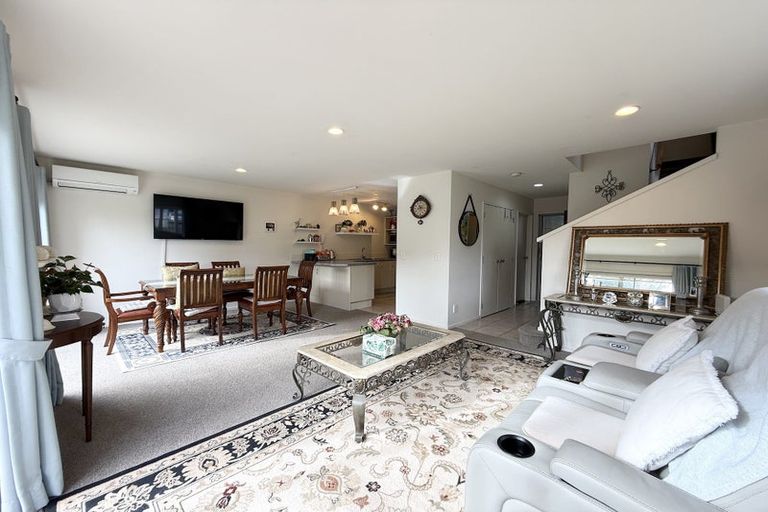 Photo of property in 1/86 Fernhill Way, Oteha, Auckland, 0632