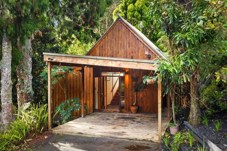 Photo of property in 113 Daffodil Street, Titirangi, Auckland, 0604