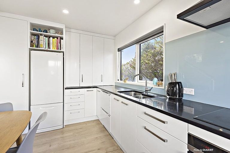 Photo of property in 6 Rua Street, Lyall Bay, Wellington, 6022