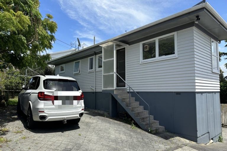Photo of property in 1/8 Raeben Avenue, Hillcrest, Auckland, 0627