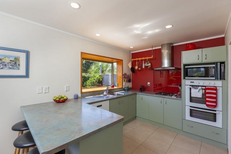Photo of property in 6 Kotuku Drive, Paraparaumu Beach, Paraparaumu, 5032