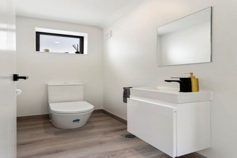 Photo of property in 2/86 Gloria Avenue, Te Atatu Peninsula, Auckland, 0610