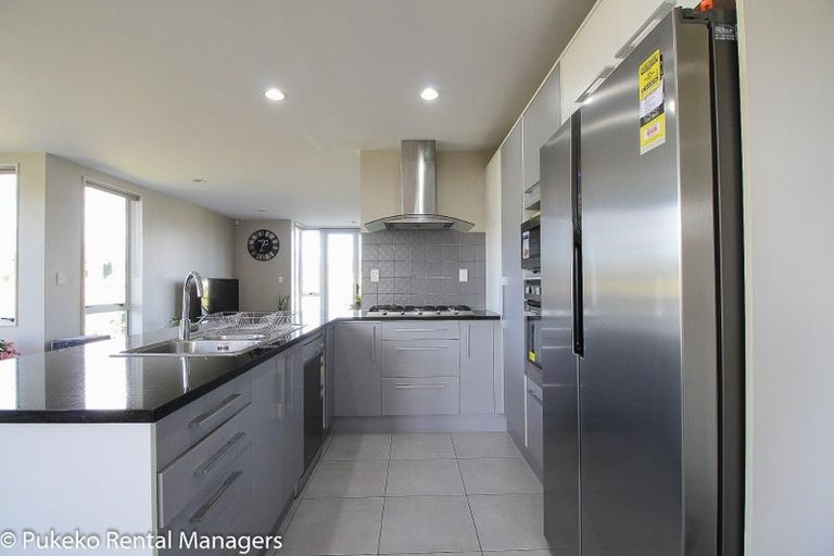 Photo of property in 28 Kuaka Drive, Takanini, 2112