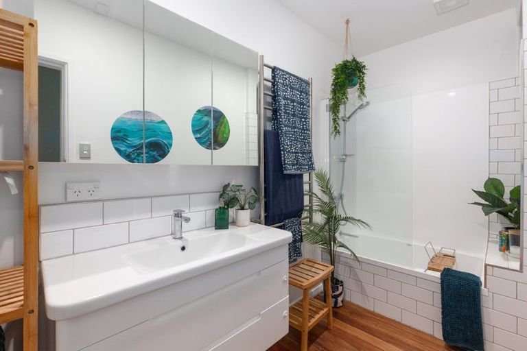 Photo of property in 70 Curtis Street, Northland, Wellington, 6012