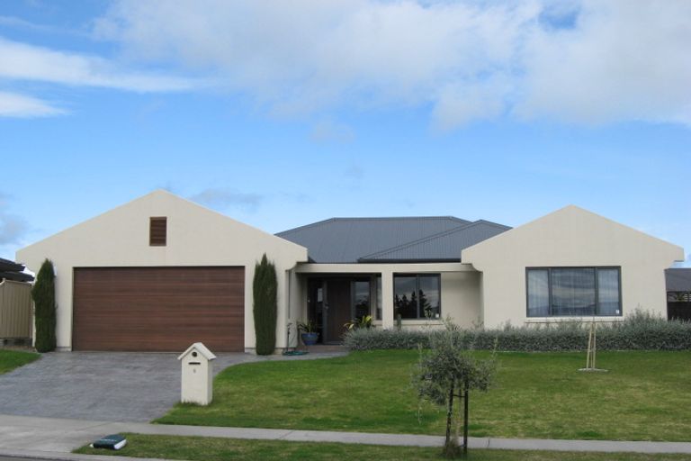 Photo of property in 6 Olive Grove, Havelock North, 4130