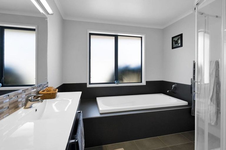 Photo of property in 9 Huetu Place, Bell Block, New Plymouth, 4312