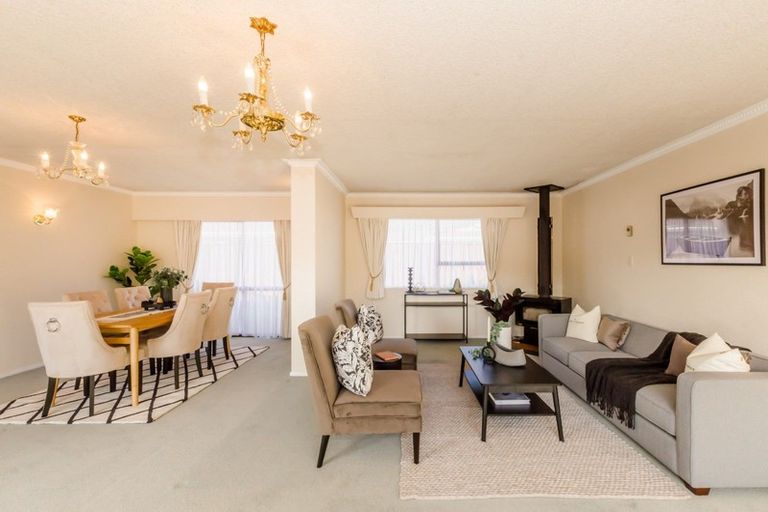 Photo of property in 31 Rewarewa Crescent, Waikanae, 5036