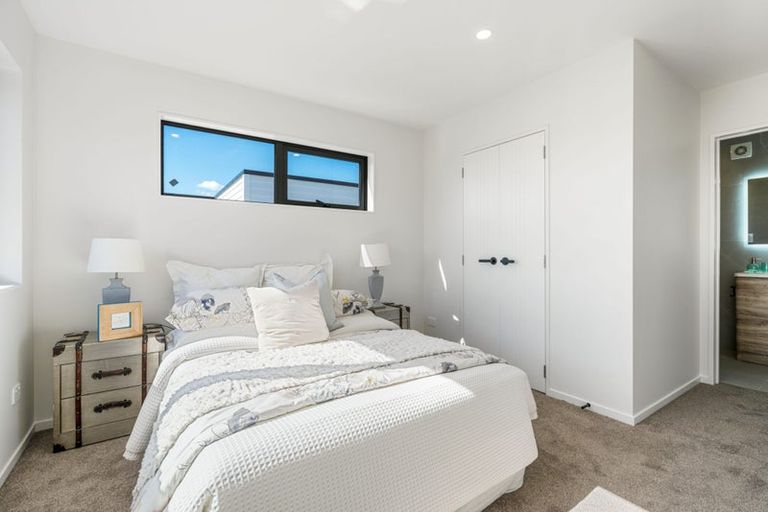 Photo of property in 127a Te Atatu Road, Te Atatu South, Auckland, 0610