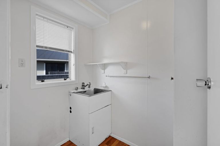 Photo of property in 14 Kauri Street, Merrilands, New Plymouth, 4312
