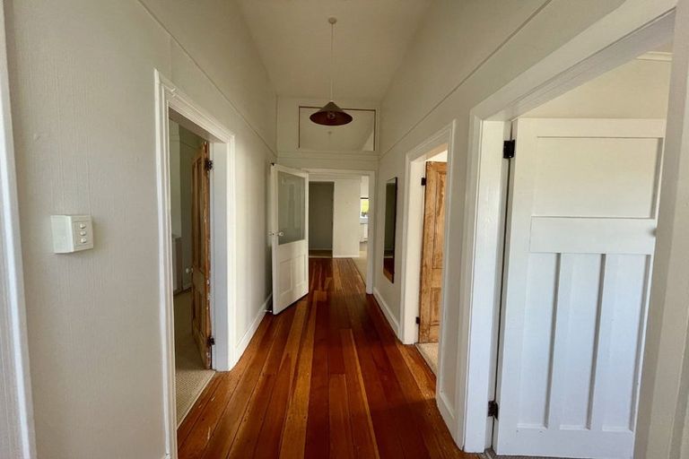 Photo of property in 16 Woburn Road, Northland, Wellington, 6012