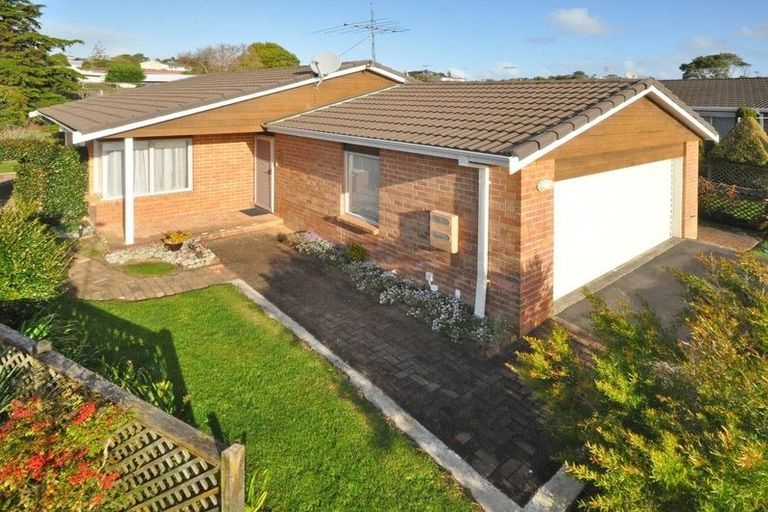 Photo of property in 13 The Grove, Red Beach, 0932