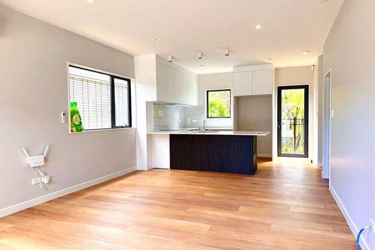 Photo of property in 95d Oreil Avenue, West Harbour, Auckland, 0618