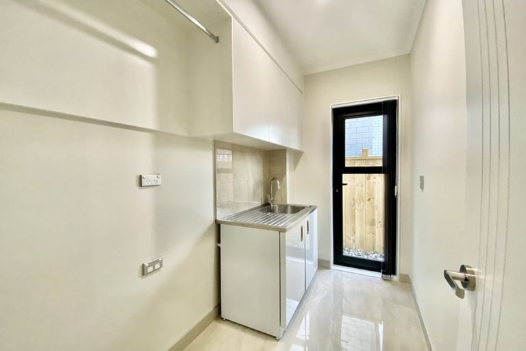 Photo of property in 5 Cloonlyon Drive, Flat Bush, Auckland, 2019