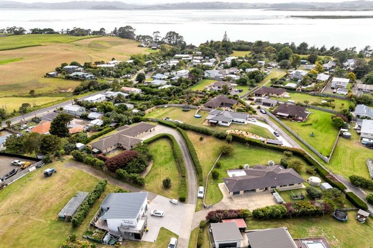 Photo of property in 12 Omana Avenue, Shelly Beach, Helensville, 0874