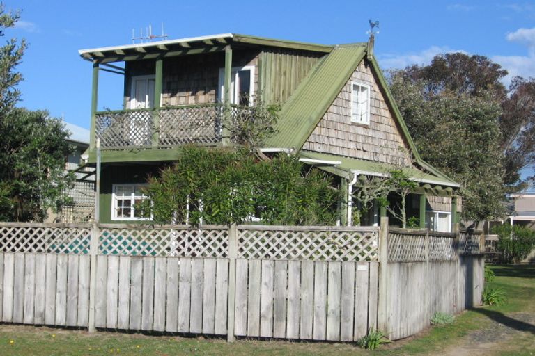 Photo of property in 202 Linton Crescent, Whangamata, 3620