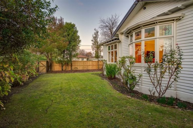 Photo of property in 124 Edward Avenue, Edgeware, Christchurch, 8013