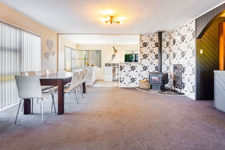 Photo of property in 24 Granville Drive, Massey, Auckland, 0614