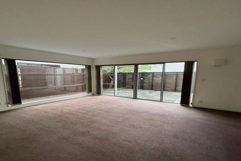 Photo of property in 12 Tiketike Way, Brooklyn, Wellington, 6021
