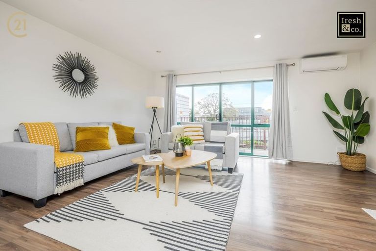 Photo of property in 2/1 Briar Way, New Lynn, Auckland, 0600