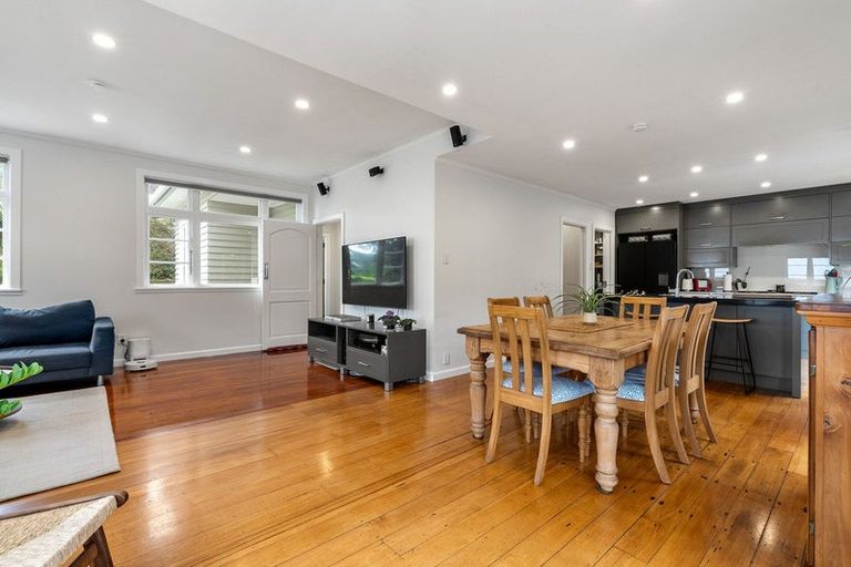 Photo of property in 30 Ngatitoa Street, Tawa, Wellington, 5028
