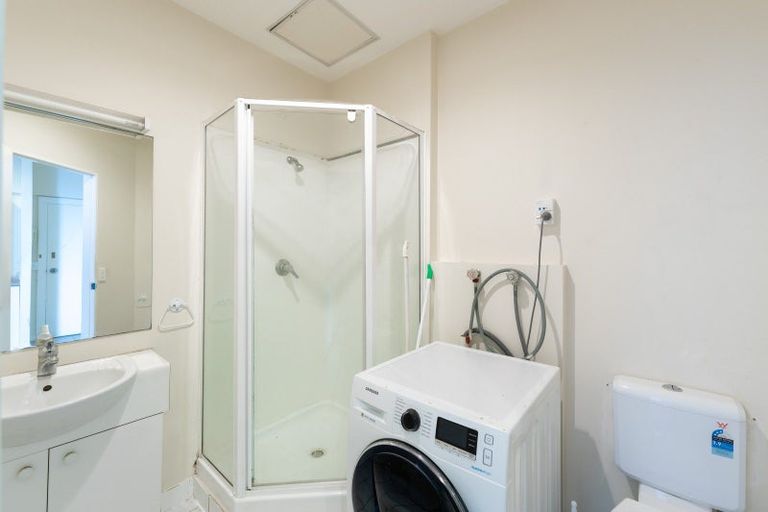 Photo of property in Terrace Tower Apartments, 8a/126 The Terrace, Wellington Central, Wellington, 6011