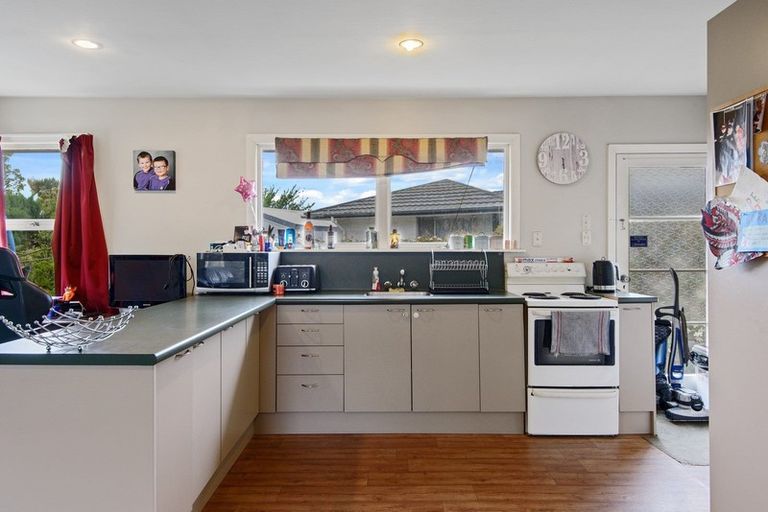 Photo of property in 12 Frensham Crescent, Woolston, Christchurch, 8062