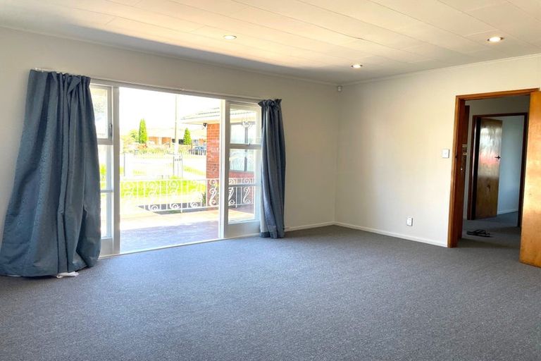 Photo of property in 523 Massey Road, Mangere, Auckland, 2022