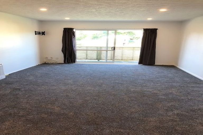 Photo of property in 2/159a Newlands Road, Newlands, Wellington, 6037