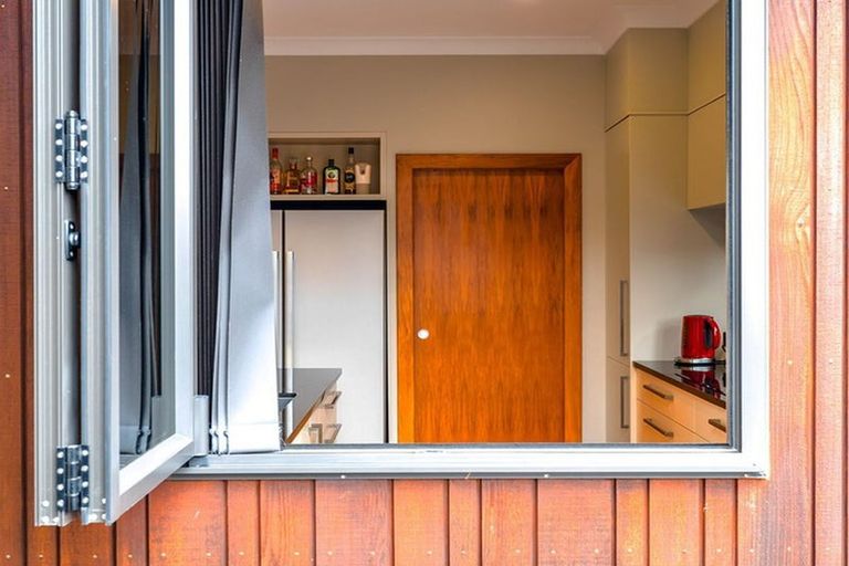 Photo of property in 138 Ngamotu Road, Spotswood, New Plymouth, 4310