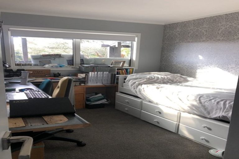 Photo of property in 40 Tamahere Drive, Glenfield, Auckland, 0629