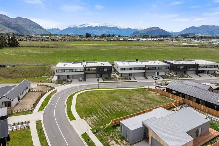 Photo of property in 12 Rubus Street, Wanaka, 9382