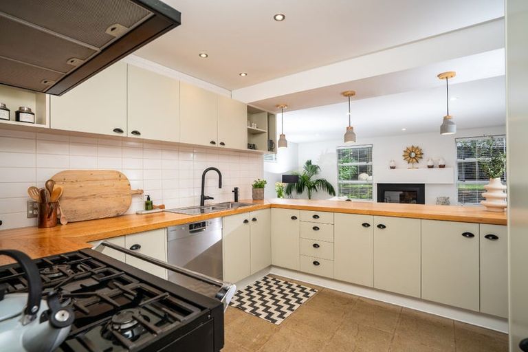 Photo of property in 51 Amesbury Drive, Churton Park, Wellington, 6037