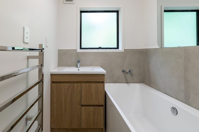 Photo of property in 184 Hutchinson Avenue, New Lynn, Auckland, 0600