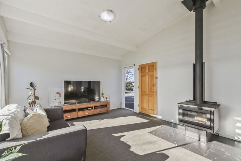 Photo of property in 2 Watson Place, Rangiora, 7400
