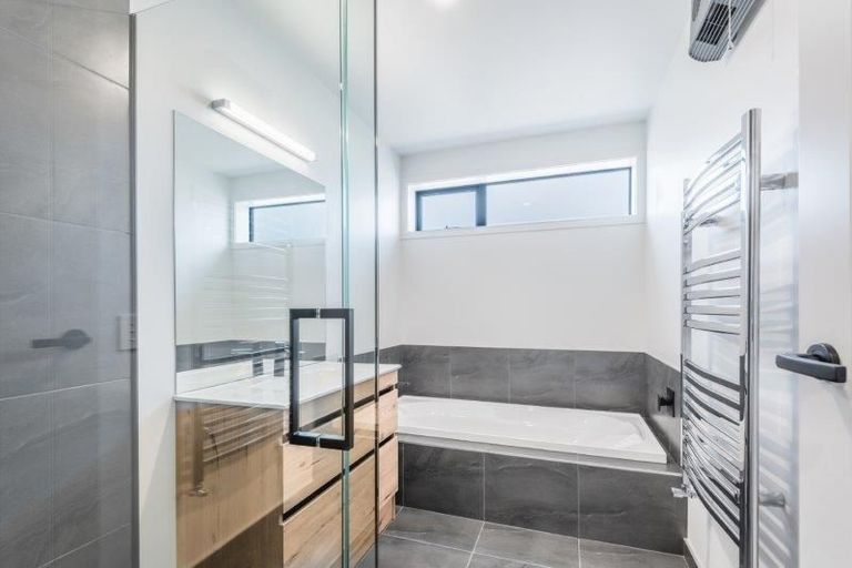 Photo of property in 1 Kapuka Lane, Wanaka, 9305